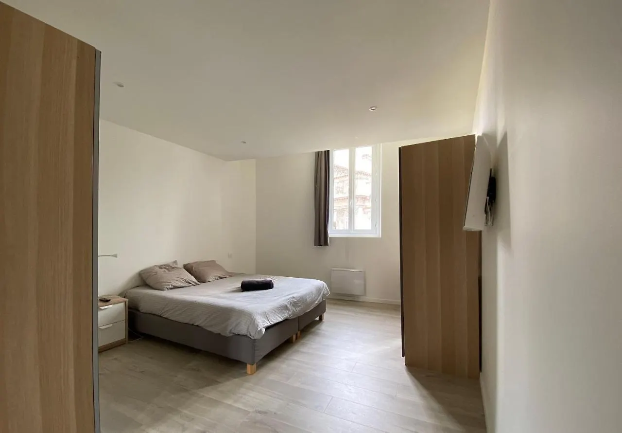 Tour D'Auvergne - Appartements En Plein Centre Ville, Proche De La Cathedrale Et De La Place De Jaude Clermont-Ferrand France
